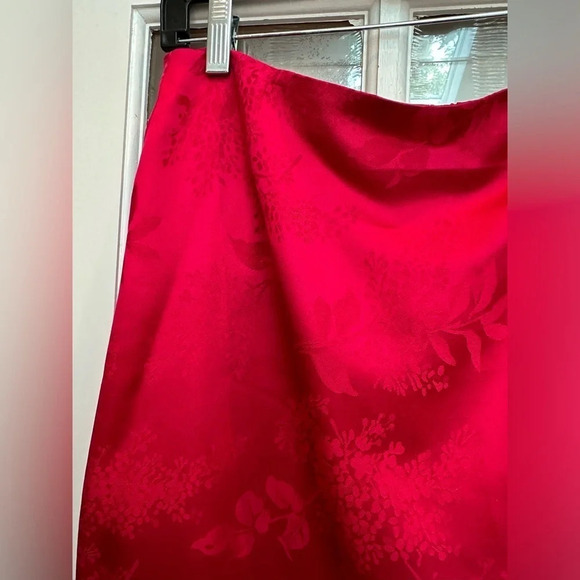 Vintage Maggy London 100% Silk Cranberry Holiday Red Floral Pencil Skirt Size 12 - Picture 2 of 7